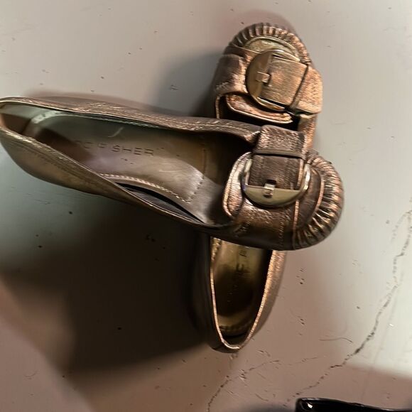 Size 7.5 Marc Fisher Pewter Bronze Flats - Picture 2 of 4